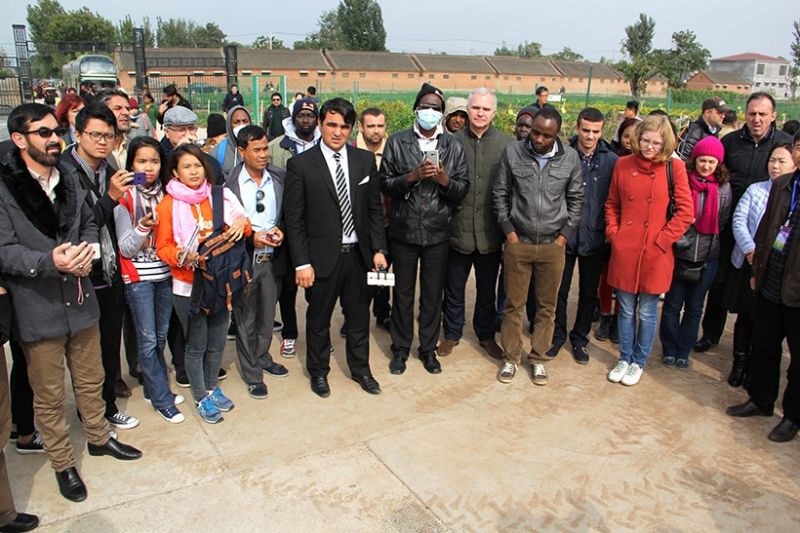 72名外國專家為何同時(shí)考察一個(gè)菊花基地？